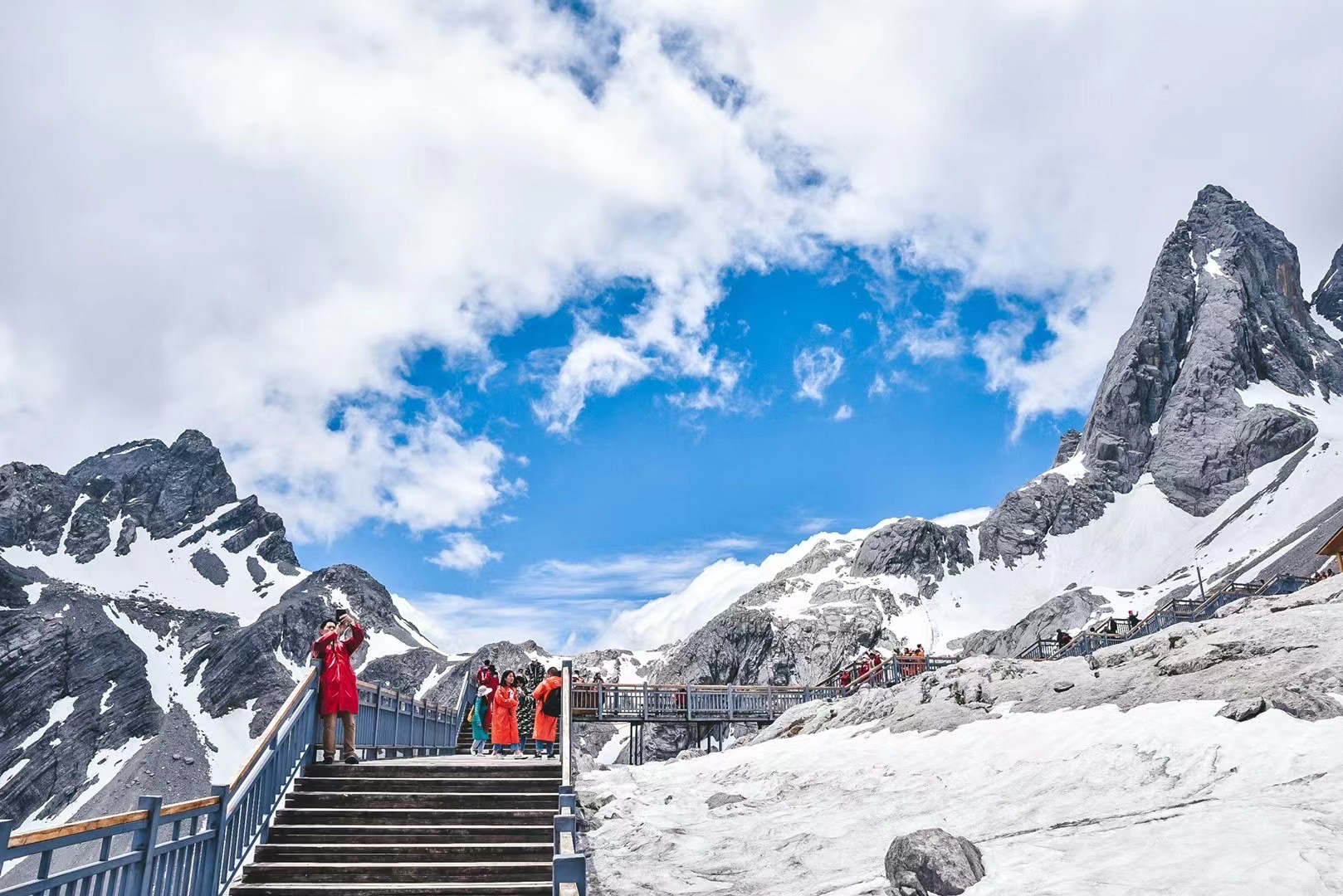 令人震撼的玉龍雪山旅游風(fēng)景區(qū)，風(fēng)景迤邐，美妙絕倫，讓人心之向往！