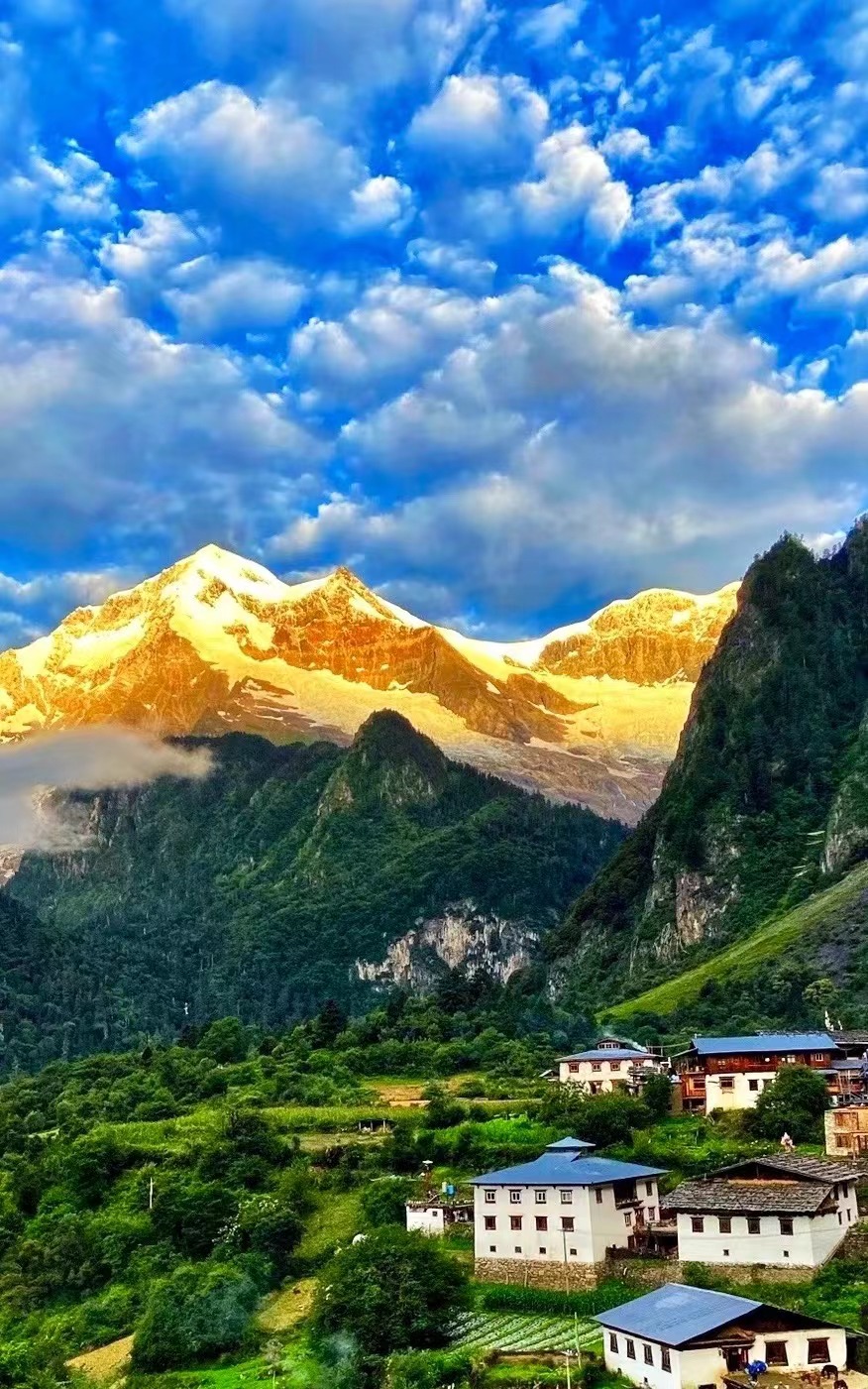 跟著麗江小編一起游云南：走進(jìn)雨崩，徒步探尋云南深藏的絕美天堂！